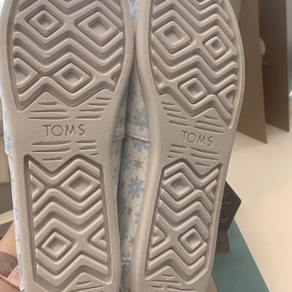 Toms ❄️ snowflake shoes - Picture 6 of 10